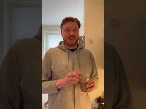 Oboy eller protein dryck? #humor #komedi #gym #träning #roligaklipp #parody #funny #shorts thumbnail