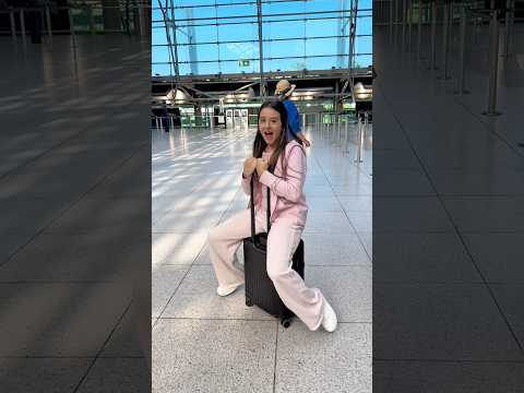 COISAS QUE TODO MUNDO FAZ NO AEROPORTO ! #shortsviral thumbnail