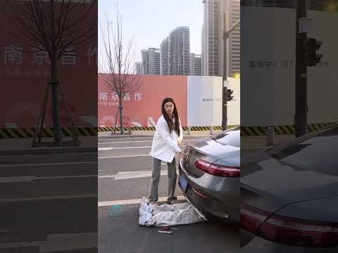 البنت ما كانت تريد دفع نقود لمواقف السيارة !! #shortvideo thumbnail