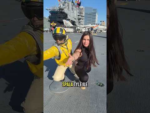 PŁYWAJĄCE MIASTO?! #lotniskowiec #sandiego #podróże thumbnail