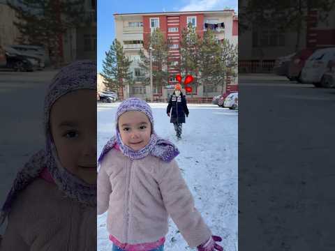 Kırmızı ışıkta dur, yeşil ışıkta koş😂 #aboneolmayiunutmayin #keşfetbeniöneçıkar #kesfeteyyiz #funny thumbnail