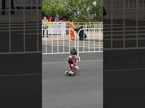 Cuộc thi chạy nhanh của những con robot ngốc nghếch thumbnail