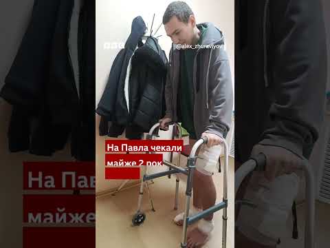"Повзав 3 доби по посадках". Кадри порятунку військового, якому перебило ноги #shorts #новини #війна thumbnail