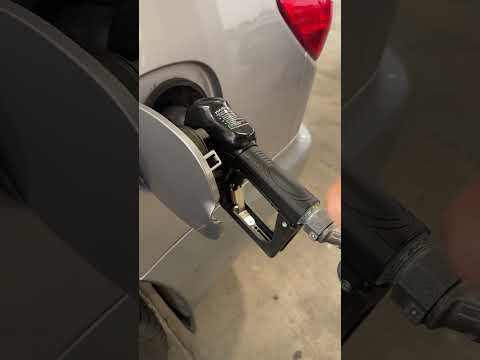 Mettre du carburant aux USA, ce n’est pas comme en France #automobile #conseilsauto thumbnail