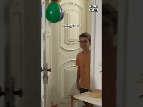 Ce petit garçon reçoit un accueil spécial de la part de ses frères après 20 jours à l’hôpital thumbnail