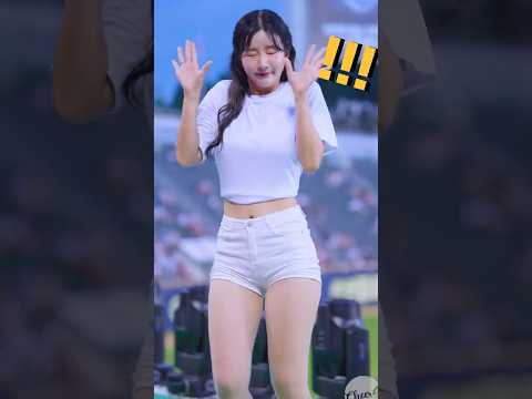 휘슬소리가 너무 커요!! 김진아 치어리더 金吉娜 Kim Jina cheerleader ktwiz thumbnail