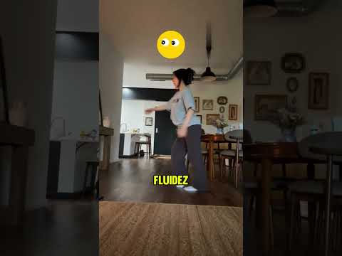 ¡La mujer está aprendiendo a hacer el moonwalk! 🕺🌙 thumbnail