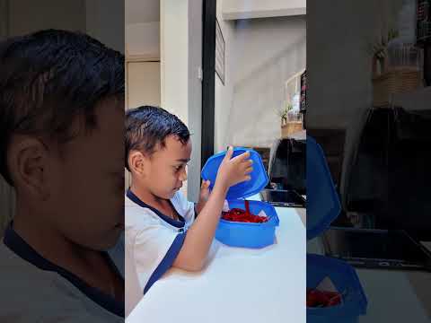 Ingatkan aiskrim, rupanya cili #comedy #funny #lucu thumbnail