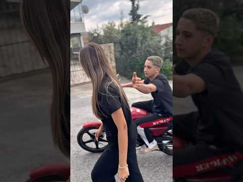 Motor Korkusu Kızı Şok Etti?#komik #eğlence #motor #mahalle thumbnail