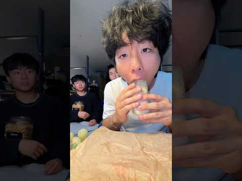 taco bell burrito in 1 bite 😳 #short thumbnail