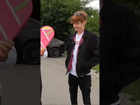 Romeo i Latająca Deskorolka 🚀 Niebezpieczna Przygoda w Powietrzu!#shortvideo #viral thumbnail