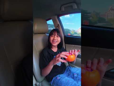 Cia tetap pilih buah Anggur dari pada jeruk 🍊🤭 #shortvideo #short #monkey #monyet #funny thumbnail