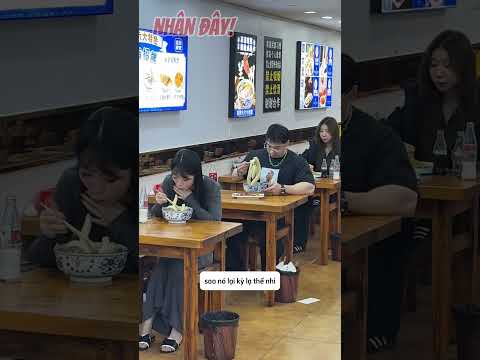 Anh chàng thử thách ăn bát mì kì lạ #shorts  #funny #haihuoc thumbnail