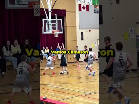 ¿Por qué todo el equipo se detuvo para animarlo? 🏀❤️ #basketball #respect thumbnail