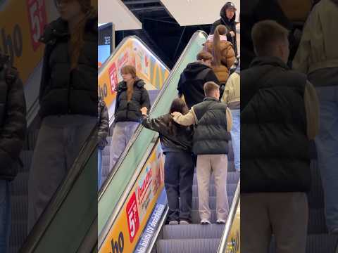 He was a few seconds too late… ?? #comelydimka thumbnail