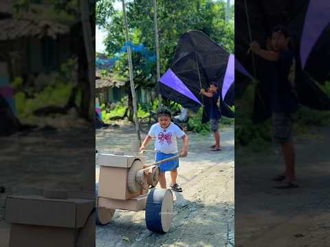 BOCIL TARIK LAYANGAN DENGAN TRAKTOR KARDUS #layangan #kite #eksperimen #funny #lucu thumbnail