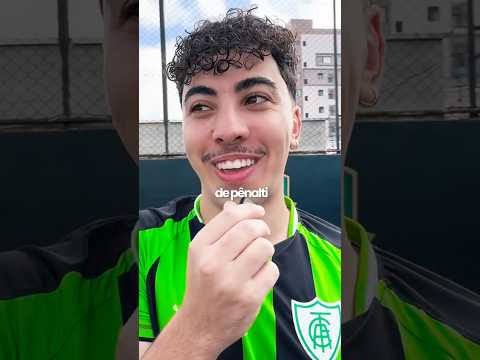 MEU IRMÃOZINHO FINALMENTE APRENDEU A BATER PÊNALTI!!?? thumbnail