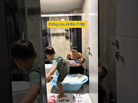 Anh trai tranh chỗ ngủ với em gái thumbnail
