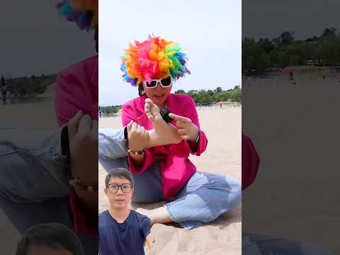Chị gái dẫm phải vật lạ ở bãi biển #trendingshorts #trendingvideo #shorts #shortsviral #viralshorts thumbnail
