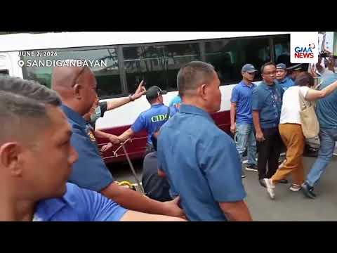 Dating DPWH Sec. Bonoan, naka-wheelchair na dumating sa Sandiganbayan | GMA News thumbnail