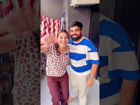 Nikita nai gaurav ko ye kya boldiya #gauravaroravlogs #youtubeshorts #shorts thumbnail