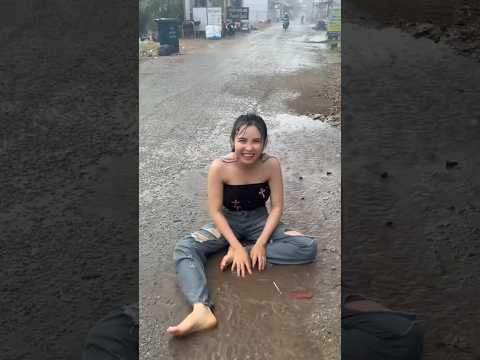 Tắm mưa nhìn thấy cưng lắm luôn thumbnail