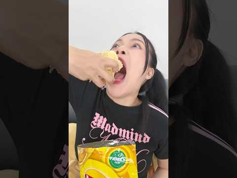 PREGNANT WOMEN SHOULD NOT EAT SNACKS 👦🏼🔥 #funny #shorts thumbnail