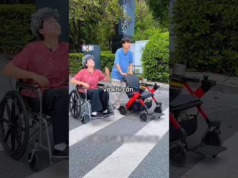 Người mẹ bướng bỉnh cuối cùng cũng chịu dùng chiếc xe lăn mới 😳 thumbnail