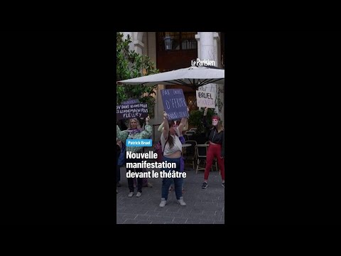 Nouvelle manifestation devant le théâtre où joue Patrick Bruel thumbnail