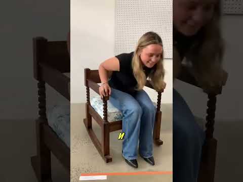 Стулья, которые исчезают! Это вообще реально? 🤯 thumbnail