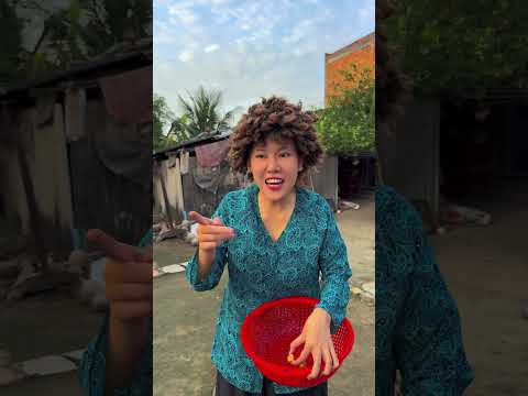 NGƯỜI NGOẠI QUỐC ĐẾN THĂM BÀ #tuilalone thumbnail