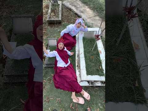 Kuburan Tempat Orang Meninggal😰 thumbnail