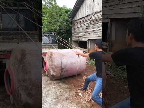 Cara Mudah Angkat Toren Air ke Atas Sendirian #fyp #shorts #viralvideo thumbnail