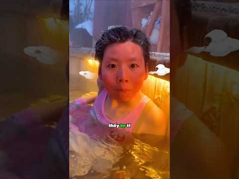Cô gái nhanh chóng thay đổi diện mạo sau khi thấy trai đẹp ? thumbnail