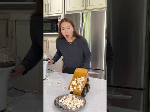 Teach GF how to make popcorn🤣 #couple #couples #couplecomedy #foodie #foodies #foodlover #funny thumbnail