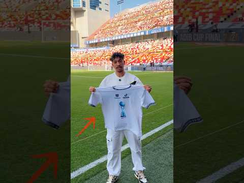 تفتكروا اقدر آخد التيشرت 👕🤔 #odey_amin #football #shorts thumbnail