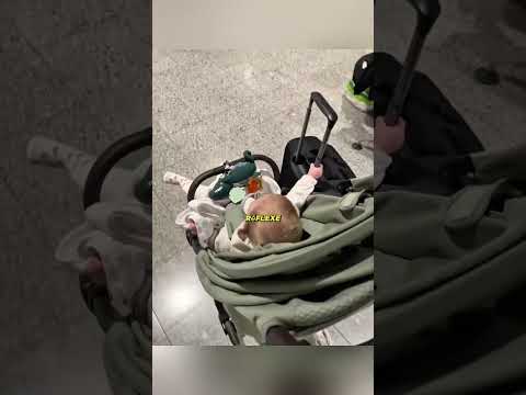 Pourquoi les bébés serrent votre doigt si fort thumbnail