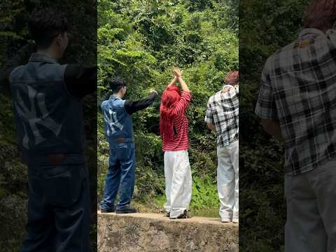 Stylist đã xem và chui vào góc niệm Phật ????? thumbnail