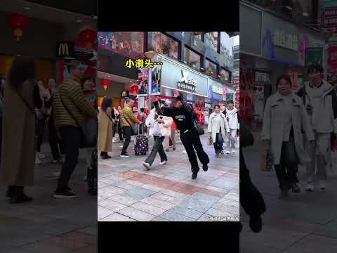 又在偷偷进化吗？“那些满级人类行为大赏” thumbnail