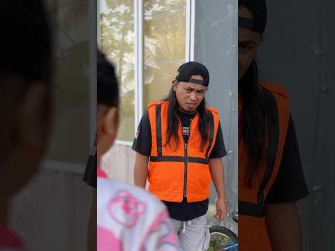 Sewa sepeda kecil.! #shortvideo #comedy thumbnail