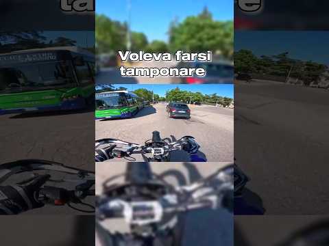 Voleva farsi tamponare #moto #husqvarna #125 #wheelie #traffic #city #bikelife thumbnail