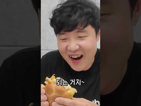 5년만에 재출시한 맥앤치즈 더블비프 버거... 이건.. 좀... thumbnail