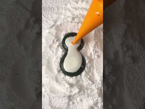 Cute as a penguin 🐧❄️ Meringue magic that melts in your mouth 😍🍬 A fun DIY treat to make at home! thumbnail