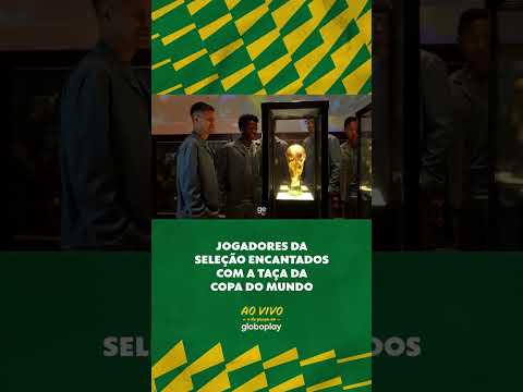 JOGADORES DA SELEÇÃO ENCANTADOS COM A TAÇA DA COPA | #shorts | ge tv thumbnail
