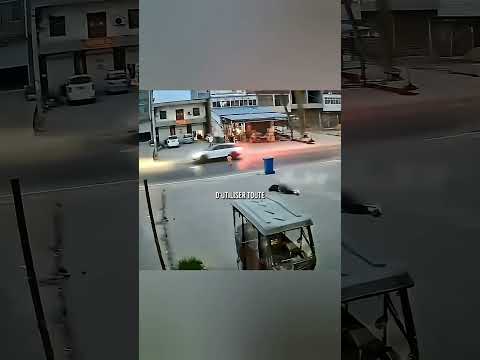 ? Il ne s’est pas arrêté en allant sur la route… thumbnail
