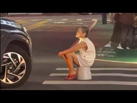 回家的路上遇到阿嬤在守株待兔 thumbnail