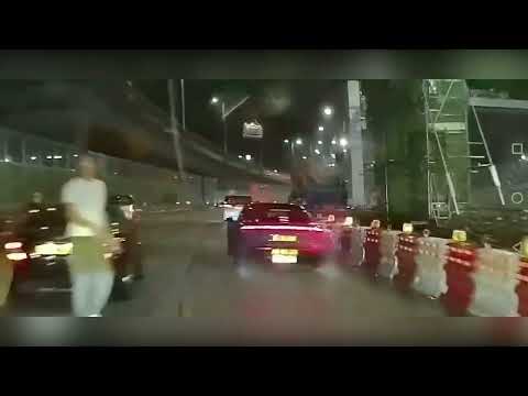 車CAM直擊 - 驚險一刻！落大雨私家車中線壞車 車主企車尾險被撞  thumbnail