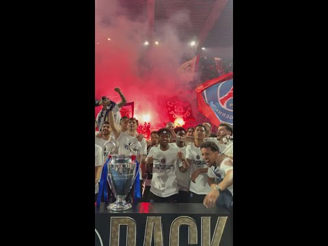 BRUTAL celebración del PSG en el Parque de los Príncipes: ¡Son CAMPEONES de CHAMPIONS! thumbnail