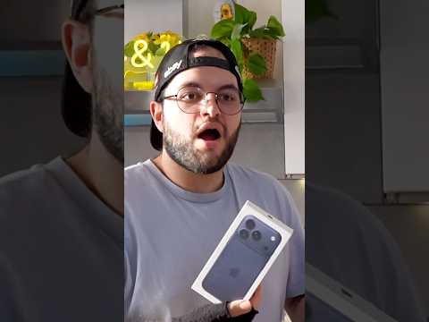 TROVIAMO UN PHONE 17 NEI PACCHI SMARRITI! 😱📦📲 #unboxing #iphone17 #pacchi #amazon thumbnail