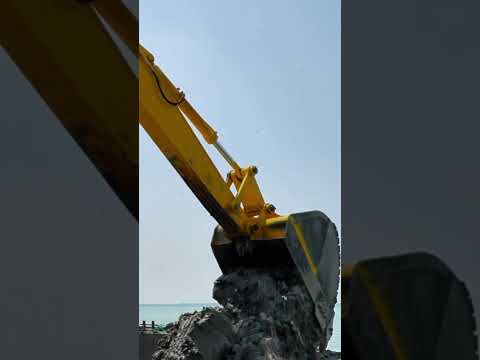 #dredging #excavator #digger #construction #komatsu #heavyequipment thumbnail